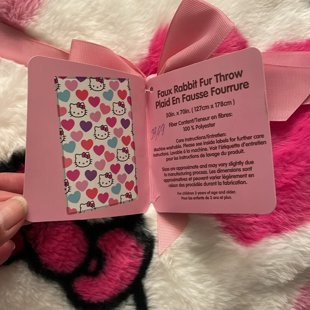 NWT Hello Kitty HUGE Hearts Valentine’s Day Faux Rabbit Fur Throw Blanket 50x70”